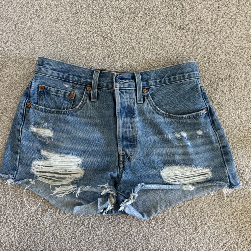 Levi's Women's 501 Original Shorts Medium Indigo Destructed W27